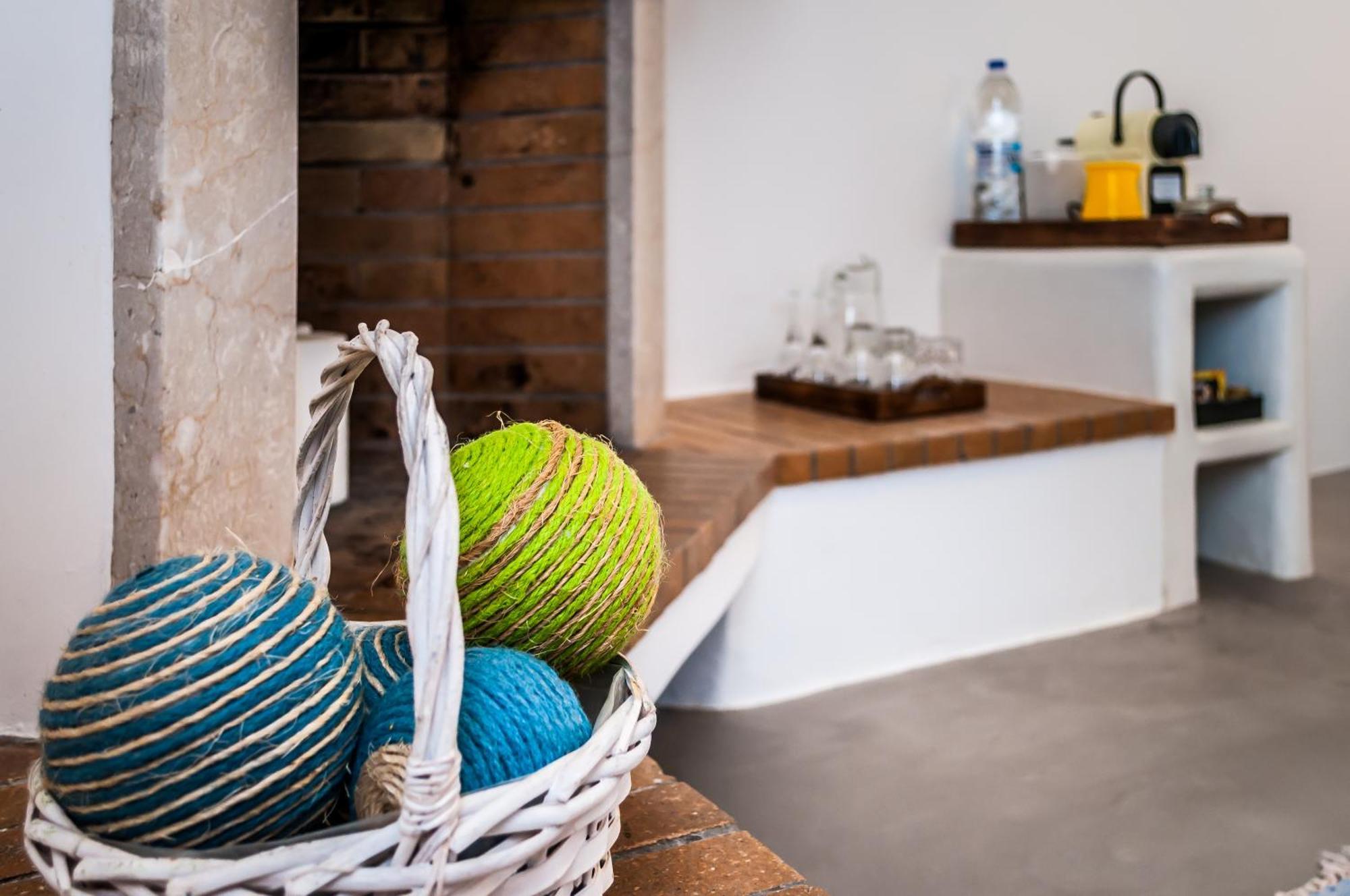 פלאקה Eiriana Luxury Suites מראה חיצוני תמונה